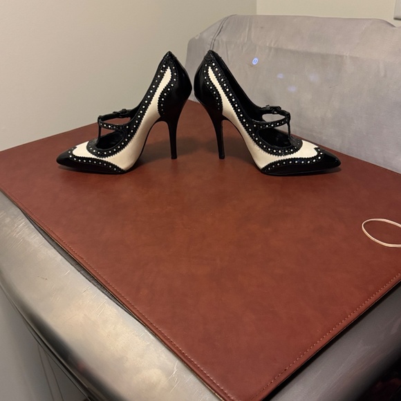 Tory Burch Heels - Picture 9 of 16